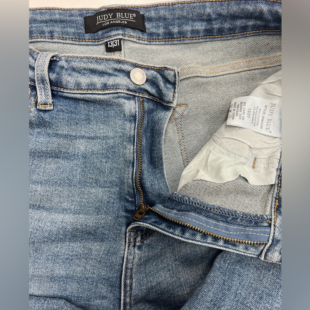 Classic High-Rise Light Blue Distressed Women's Jeans - Picture 6 of 11